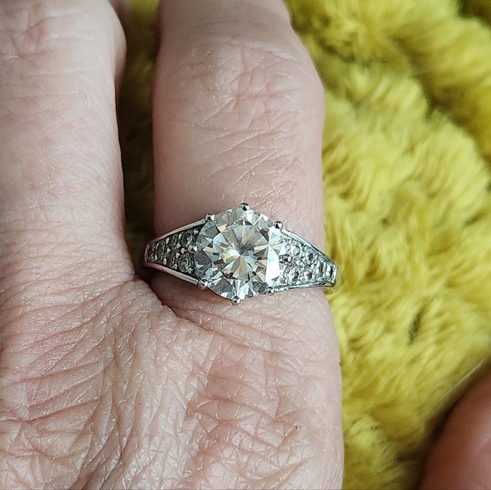 Sterling silver large solitaire aprox. Sz 8 signed BGE 925